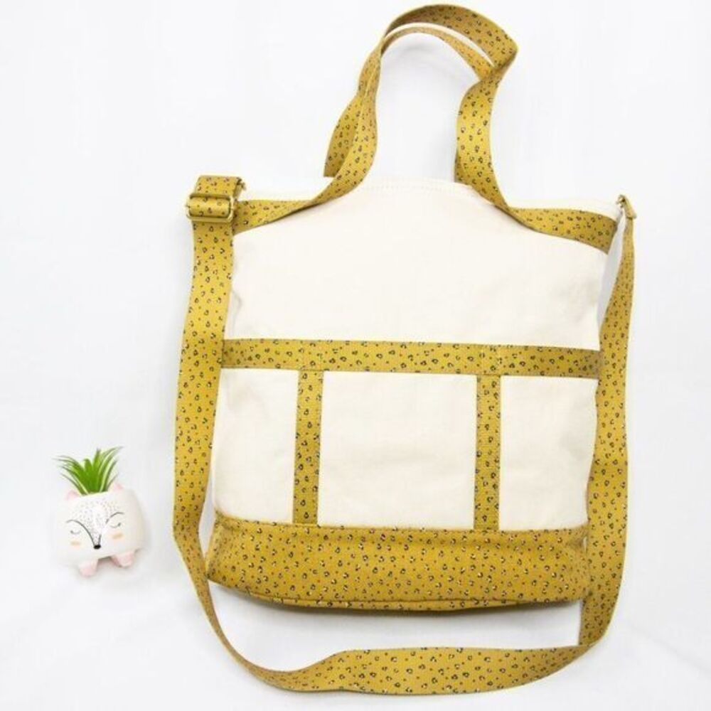 Madewell Canvas Camden Tote Bag in Mini Leopard - Picture 5 of 16